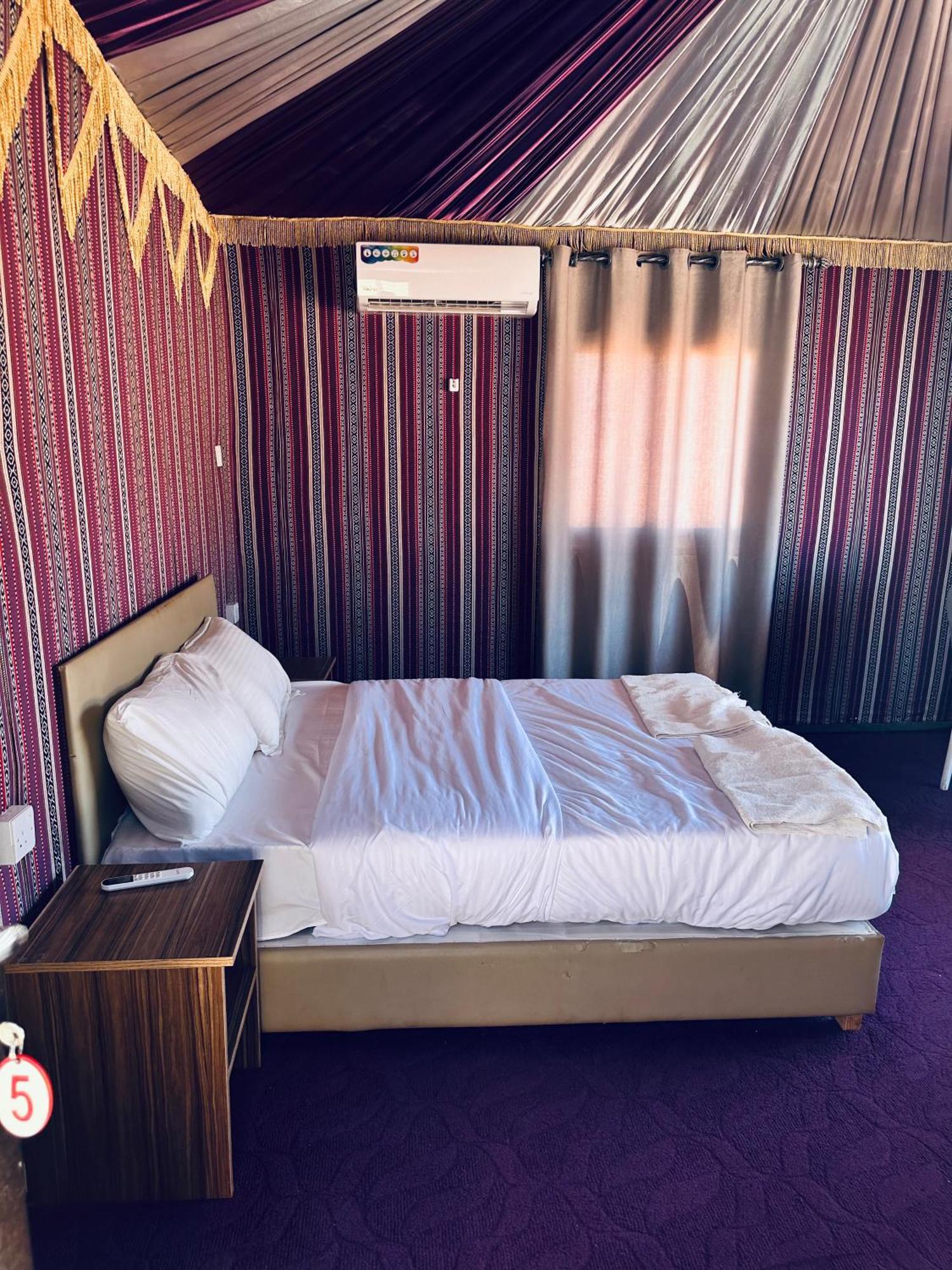 Holiday Inn Luxury Camp Wadi Rum Extérieur photo