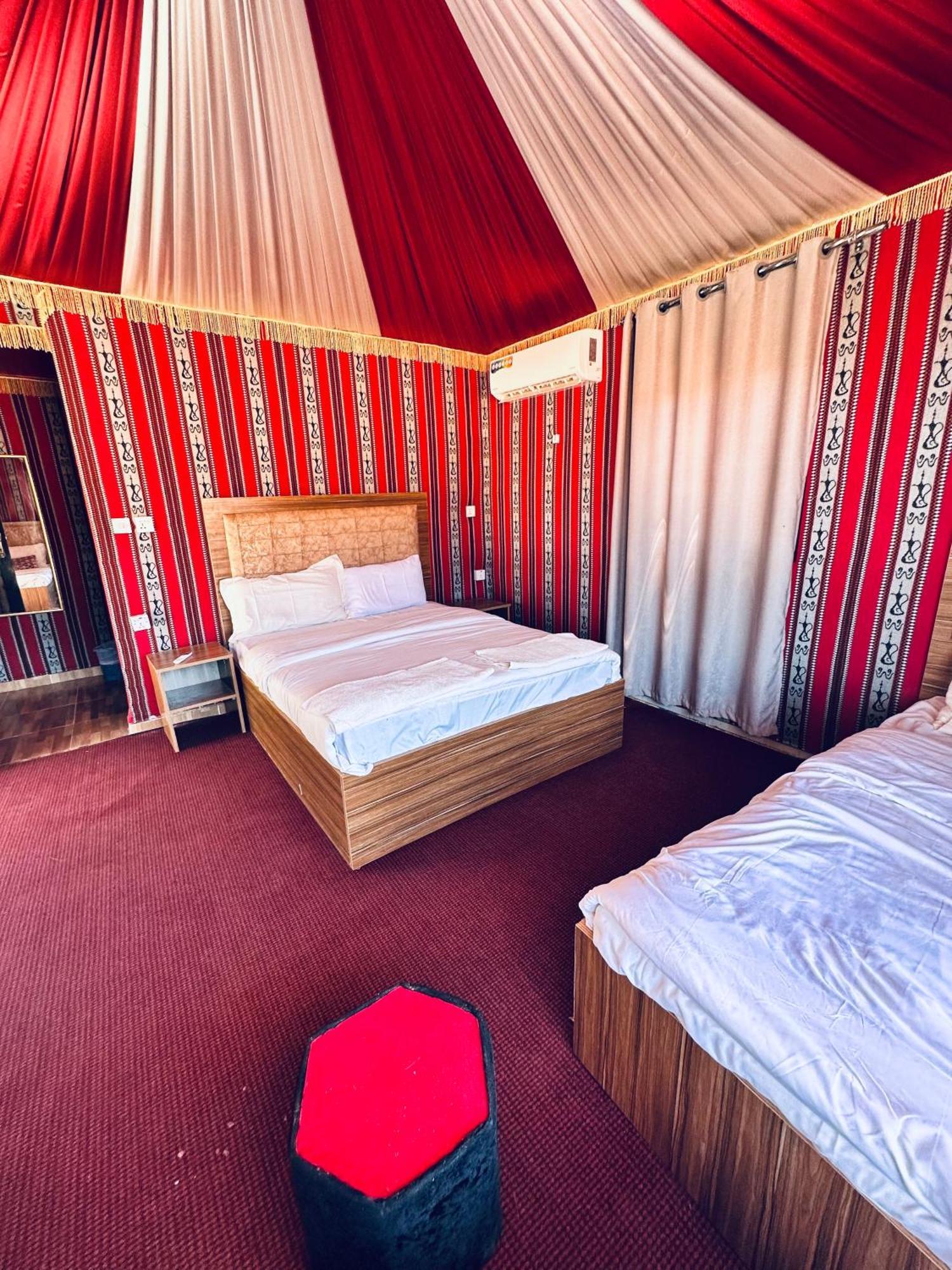 Holiday Inn Luxury Camp Wadi Rum Extérieur photo