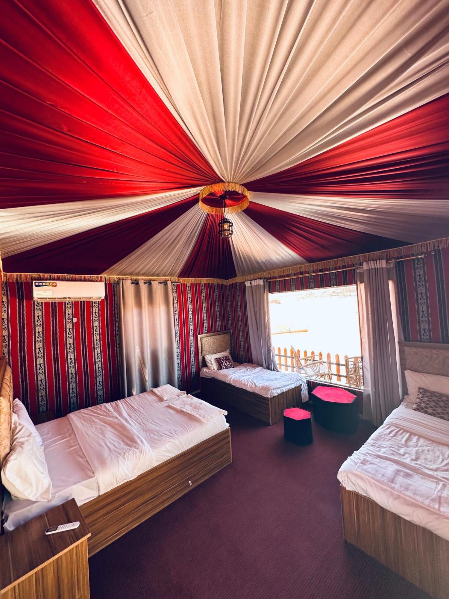 Holiday Inn Luxury Camp Wadi Rum Extérieur photo