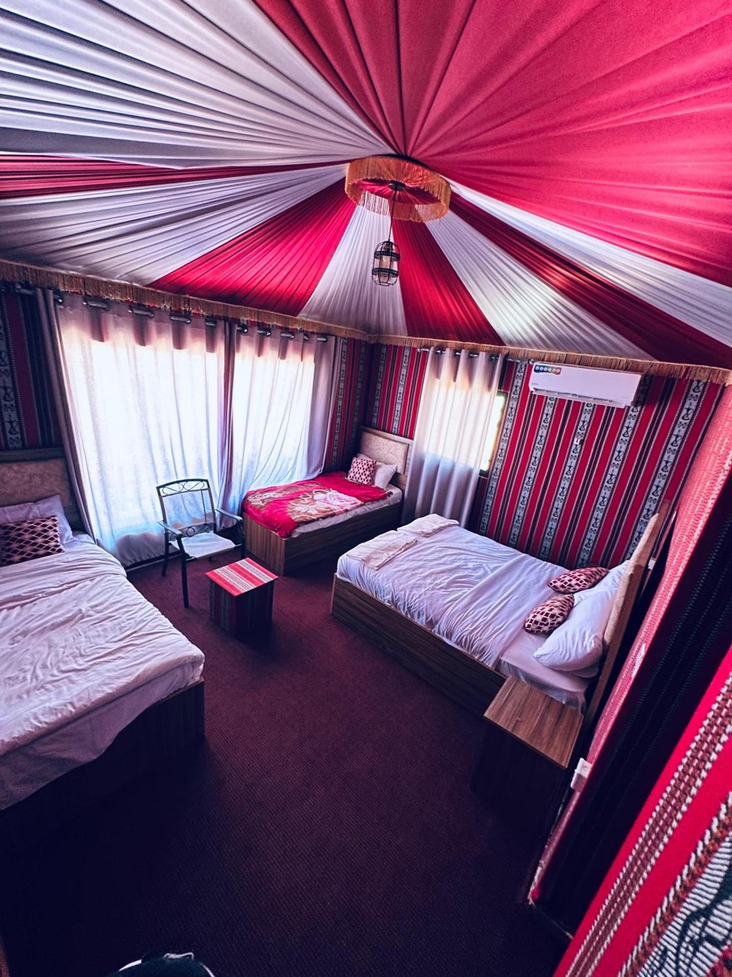Holiday Inn Luxury Camp Wadi Rum Extérieur photo